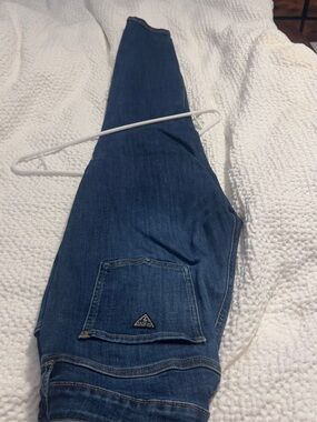 Guess women's Dark Blue Skinny Jeans stretchy